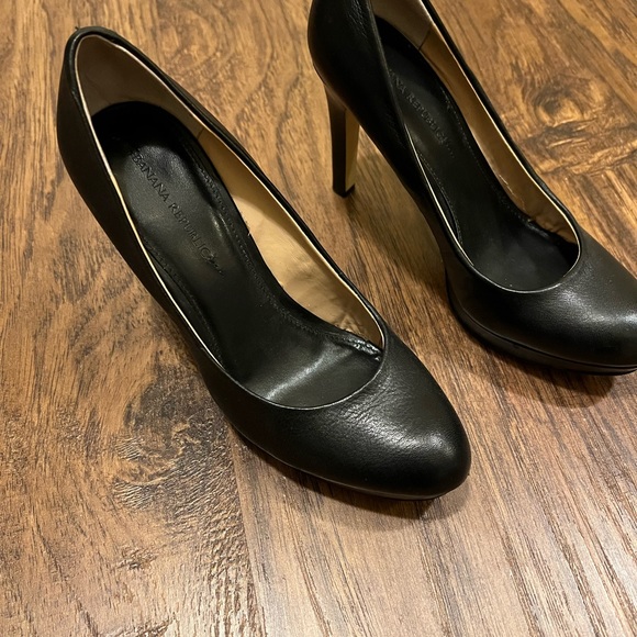 Banana Republic black leather heels - Picture 2 of 4
